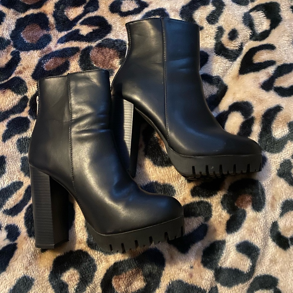 Fashion Nova Booties Size 7